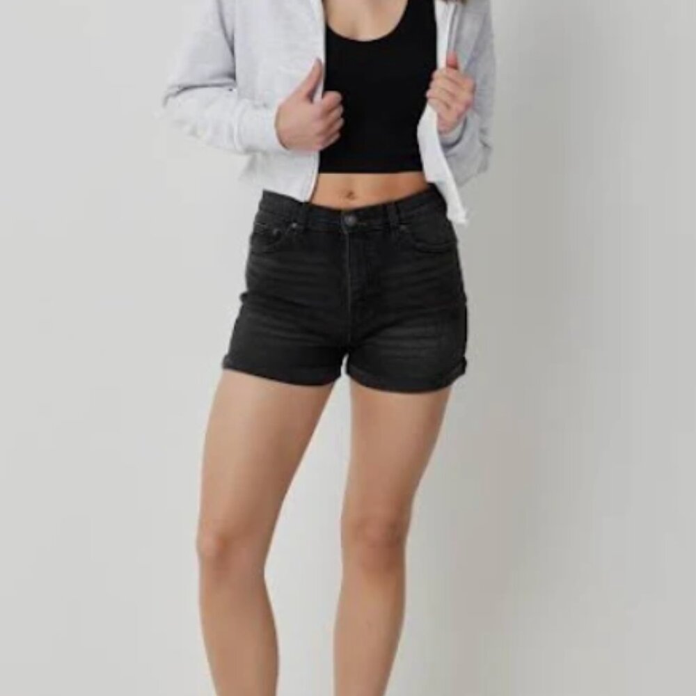 NWOT - SIZE 8 - CRISP CLEAN Black shorts